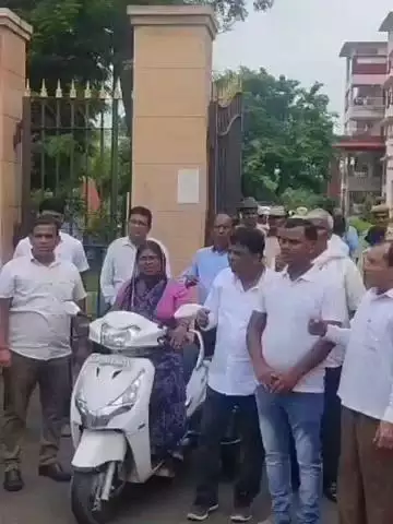 अलवर: अमित सैनी खुदकुशी प्रकरण में मिनी सचिवालय में ज्ञापन दिया, दोषियों की गिरफ्तारी की उठाई मांग