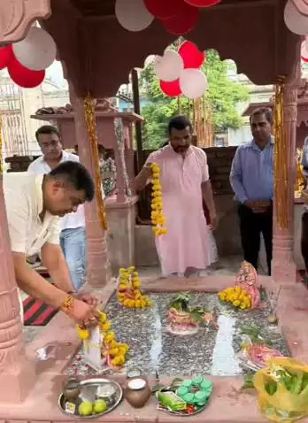 अलवर: वन मंत्री ने अलवर में सावन के पहले सोमवार पर किया रुद्राभिषेक, आमजन से अधिक से अधिक पौधे लगाने का आह्वान किया