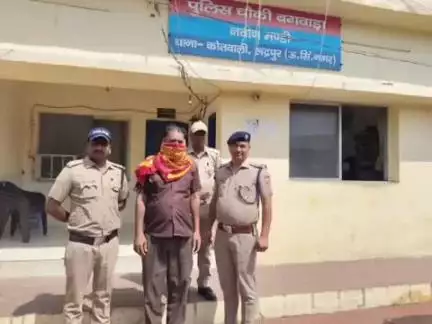 रुद्रपुर: बगवाड़ा चौकी पुलिस ने 2024 के मुकदमे में फरार वारंटी को शिमला पिस्तौर स्थित घर से किया गिरफ्तार