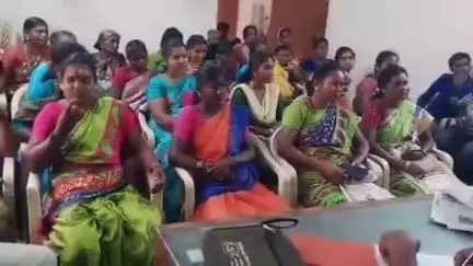 அவிநாசி: வடக்கு ரத வீதியில் உள்ள மார்க்சிஸ்ட் கம்யூனிஸ்ட் கட்சி அலுவலகத்தில் பட்டா மற்றும் ஜாதி சான்று பெறுவது தொடர்பான ஆலோசனைக் கூட்டம் நடைபெற்றது