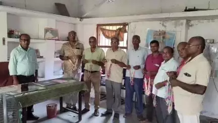 बसंतपुर: रामेश्वर साह बने मोद नारायण इंटर कॉलेज भीमनगर के प्राचार्य, कर्मियों ने फूल-मालाओं से किया स्वागत