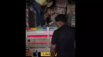 કરજણ: NH 48 પર કરજણ પોલીસે પીકઅપ વાનમા લઈ જવાતા 5 લાખના વિદેશી દારુ સાથે એક ઈસમની કરી અટકાયત
