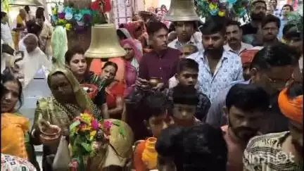 धार: धार के प्रसिद्ध श्री धरेश्वर महादेव मंदिर में उमड़ी श्रद्धालुओं की भारी भीड़