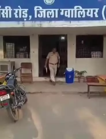 ग्वालियर गिर्द: ग्वालियर: फालका बाजार इलाके में सड़क धंसी, सड़क धंसने का सिलसिला जारी