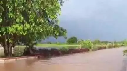 तिंवरी: तिंवरी में सावन के पहले सोमवार इन्द्रदेव हुए मेहरबान, बारिश से किसानों के चेहरे खिले, बस्तियों में भरा पानी