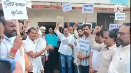 खुरई: हरदा में करणी सेना पर लाठीचार्ज के विरोध में क्षत्रिय समाज ने जुलूस निकालकर तहसीलदार को ज्ञापन सौंपा