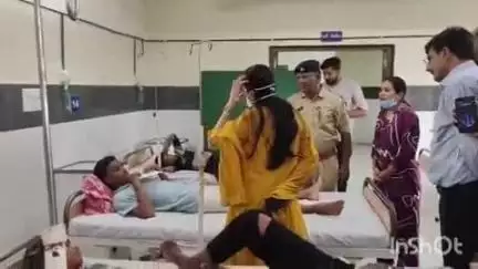દાંતા: દાંતા નજીક વેકરી પ્રાથમિક શાળામાં 30થી વધુ બાળકોને ફૂડ પોઈઝનિંગ,એક બાળકનું મોત.