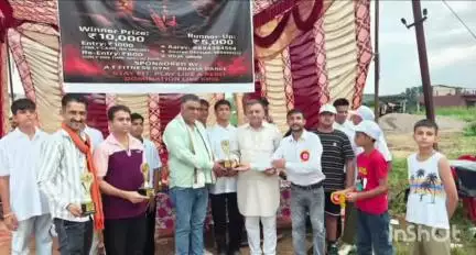 जवाली: जालपा माता कलव द्वारा जवाली में आयोजित क्रिकेट टूर्नामेंट के समापन अवसर पर पूर्व विधानसभा प्रत्याशी रहे मुख्य अतिथि
