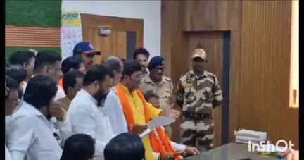लातूर: शहरातील विविध नागरी समस्याबाबत शिवसेना उद्धव बाळासाहेब ठाकरे गटाने दिले मनपा आयुक्तांना निवेदन