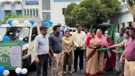 বহরমপুর: বনমহোৎসব উপলক্ষ্যে জেলা পরিষদে হল বৃক্ষরোপণ ও পরিবেশ সচেতনতার ট্যাবলোর প্রদর্শনী, উপস্থিত সভাধিপতি