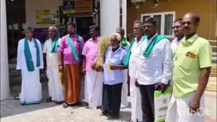 வாலாஜா: பள்ளியாங்குப்பம் கிராமத்தில் சேதமடைந்த நெற்பயிர்களுக்கு உரிய இழப்பீடு வழங்கக்கோரி ஆட்சியரகத்தில் விவசாயி மனு