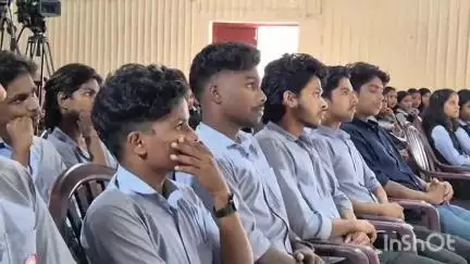 നിലമ്പൂർ: തൃണമൂൽ കോൺഗ്രസിന്റെ വിദ്യാർത്ഥി സംഘടന വണ്ടൂർ അംബേദ്കർ കോളേജിൽ രൂപീകരിച്ചു, പി.വി അൻവർ ഉദ്ഘാടനം ചെയ്തു