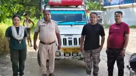 भगवानपुर: चुड़ियाला के पास वन विभाग की टीम ने अवैध लकड़ी से भरे एक वाहन को पकड़ा, वन तस्कर वाहन छोड़कर हुए फरार