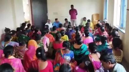 গোপীবল্লভপুর ২: পেটবিন্ধি গ্রাম পঞ্চায়েতকে মডেল নির্মল গ্রাম গড়ে তুলতে আয়োজিত বিশেষ কর্মশালা, উপস্থিত প্রধান