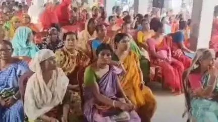 মাথাভাঙা ২: ঘোকসাডাঙা সংলগ্ন এলাকায় আয়োজিত তৃণমূলের প্রস্তুতি সভা, উপস্থিত পঞ্চায়েত সমিতির সভাপতি সহ অন্যরা