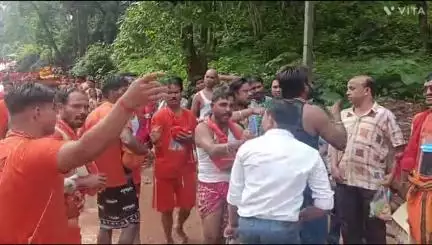 କୋଟପାଡ: ଗୁପ୍ତେଶ୍ୱର ପୀଠରେ ଭକ୍ତଙ୍କ ମଧ୍ୟରେ ଧାଡ଼ି ଦର୍ଶନ ପାଇଁ ଠେଲାପେଲା, ଉପୁଜିଲା ହାତାହାତି ପରିସ୍ଥିତି