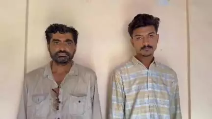કાલાવાડ: શહેરમાં બિયારણના વેપારીને મોબાઇલ હેક કરી છેતરપિંડી કરતી બેલડી ઝડપાઈ