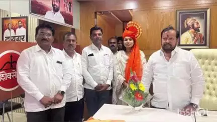 सांगोला: सांगोल्याची कन्या शितल नकाते एमपीएससी परीक्षा उत्तीर्ण; जनसंपर्क कार्यालयात माजी आमदार शहाजी पाटील यांनी केला सन्मान