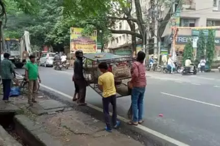 कांके: डोरंडा में स्कूलों के पास से रांची नगर निगम ने मांस और तंबाकू की दुकानों को हटाया