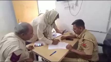 बांसवाड़ा: गलकिया में पति-पत्नी के विवाद के बाद पत्नी ने घर में फांसी लगाकर दी जान, पुलिस ने पोस्टमार्टम के बाद शव परिजनों को सौंपा