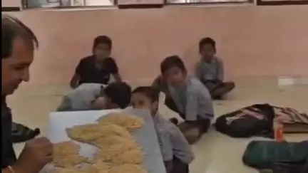 चांपा: सिलादेही गांव के शासकीय प्राइमरी स्कूल की बदहाली की तस्वीर आई सामने, जिला पंचायत उपाध्यक्ष ने किया निरीक्षण