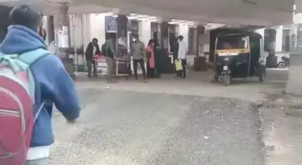 छत्रपती संभाजीनगर रेल्वे भोगीवर अडकलेल्या क्रिकेटचा चेंडू काढताना दहा वर्षीय आयान शेख शॉक लागून मृत्यू
