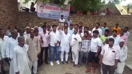 बड़ौत: कुर्डी गांव में कांग्रेस जिलाध्यक्ष लव कश्यप का जोरदार स्वागत, संगठन सृजन अभियान के तहत कांग्रेस की उपलब्धियां गिनाई गईं