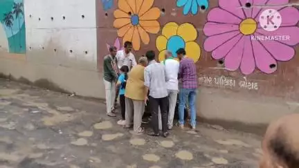 બોટાદના અંડરબ્રિજ માં ફરી મોટા ખાડા પડ્યા, વાહન ચાલકોને ભારે હલાકી #Jansamasya