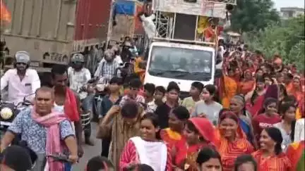 जगदीशपुर: श्रावण मास की पहली सोमवारी पर जिछो दुर्गा मंदिर से निकली भव्य कलश शोभायात्रा