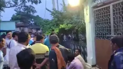 ଓରିଏଣ୍ଟ: ରାଜପୁର ସୋମବାର ସାପ୍ତାହିକ ବଜାରରୁ ବାଇକ ଚୋରି ଅଭିଯୋଗରେ ଦୁଇଜଣଙ୍କୁ କାବୁ କରି ପୋଲିସକୁ ହସ୍ତାନ୍ତର କଲେ ସ୍ଥାନୀୟ ଲୋକେ