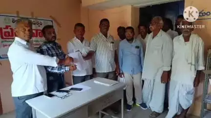 సత్తుపల్లి: తల్లాడ లో సాగులో ఉన్న ప్రతి రైతుకు హక్కు పత్రాలు ఇవ్వాలి తల్లాడ తాసిల్దార్ కి వినతి పత్రం రైతు సంఘం నాయకులు