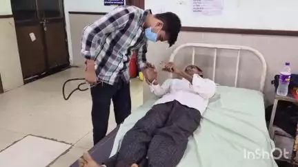 डूंगरपुर: धरतीपुत्र पर विषैली मार, पानी की पाल बांधते समय किसान को जहरीले जानवर ने काटा, जिला अस्पताल में इलाज जारी