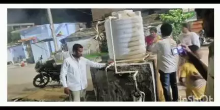 తాండూరు: బోరు మోటర్లను మరమ్మత్తు చేయించి తాగునీటి ఇబ్బందులను పరిష్కరించిన కాంగ్రెస్ యువ నాయకులు దివిటి ఎల్లప్ప
