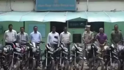 भंडारा: स्थनिक गुन्हे शाखेची मोठी कारवाई, चोरीच्या १९ मोटरसायकल जप्त, श्रीनगर व वाकेश्वर येथून २ आरोपींना अटक