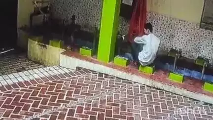 सहारनपुर: सहारनपुर के नवाबगंज स्थित मस्जिद में घुसा टोंटी चोर, मस्जिद से टँकी चुराकर हुआ फरार, CCTV में कैद हुई वारदात