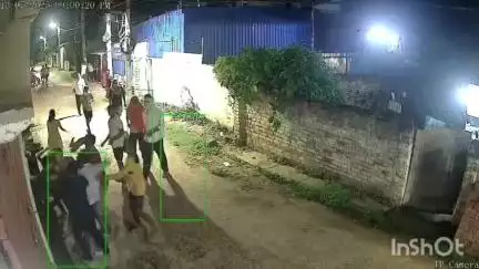 मुंगेर: कासिम बाजार थाना क्षेत्र के शास्त्री नगर में मारपीट का सीसीटीवी वीडियो वायरल, पुलिस जांच में जुटी