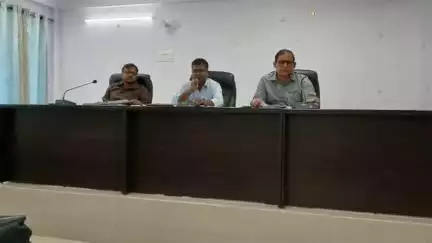 मोतिहारी: समाहरणालय स्थित डॉ राजेंद्र प्रसाद सभागार में सिपाही भर्ती के लिए लिखित परीक्षा को लेकर किया गया ब्रीफिंग