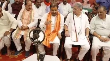 मोतिहारी: शहर के गांधी मैदान में 18 जुलाई को प्रधानमंत्री नरेंद्र मोदी की ऐतिहासिक जनसभा के आयोजन को सफल बनाने हेतु बैठक