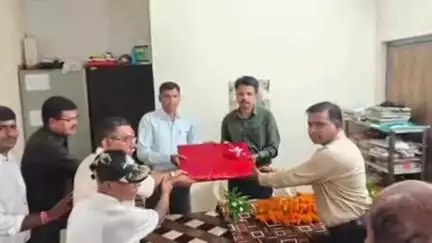 मानपुर: बांधवगढ़ टाइगर रिज़र्व के परिक्षेत्राधिकारी अर्पित मैराल के स्थानांतरण पर दी गई भावभीनी विदाई