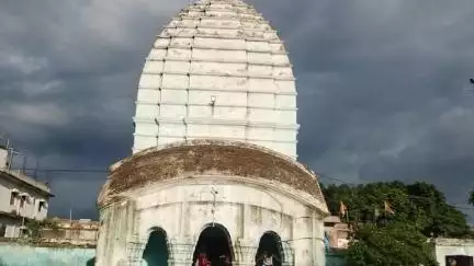 सावन की पहली सोमवारी पर#गिद्धौर के पंच मंदिर में उमड़ी श्रद्धालुओं का भीड़ ।