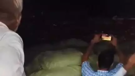 हिसार: मिर्जापुर रोड पर सीएम फ्लाइंग टीम ने डीएपी खाद के गोदाम का किया निरीक्षण, मौके पर जुटी किसानों की भीड़