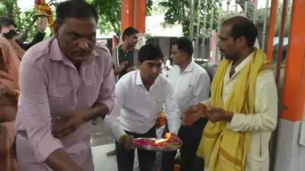 नागदा: न्यायालय परिसर स्थित प्रत्यक्ष महादेव मंदिर में महाआरती का आयोजन