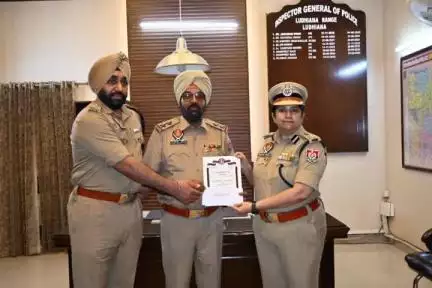 ਖੰਨਾ: ਡਿਪਟੀ ਇੰਸਪੈਕਟਰ ਆਫ ਜਰਨਲ ਰੇਂਜ ਲੁਧਿਆਣਾ ਵੱਲੋ ਵਧੀਆ ਸੇਵਾਵਾ ਦੇਣ ਵਾਲੇ ਪੁਲਿਸ ਮੁਲਾਜ਼ਮਾ ਨੂੰ ਕੀਤਾ ਸਨਮਾਨਿਤ