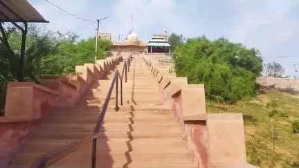लोहावट: आऊ में सावन के पहले सोमवार पर शिवालयों में भक्तों की लगी भीड़, गूंजा हर हर महादेव