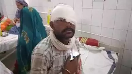 शिवपुरी नगर: पचीपुरा में गाय चरा रहे युवक के साथ 3 लोगों ने की मारपीट, ज़िला अस्पताल में कराया गया भर्ती