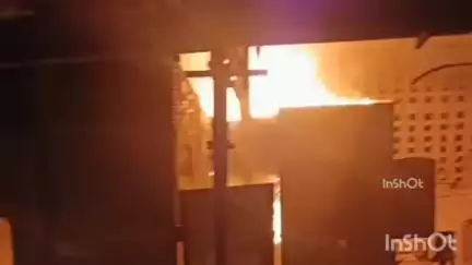 बरेली: कोतवाली थाना क्षेत्र के कोरल मोटर्स में लगी भीषण आग, लाखों रुपए का हुआ नुकसान