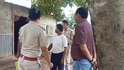 মোহনপুর: গৃহবধুর মদের চাহিদা পূরণ না করতে পেরে গলা টিপে খুন,কালীবাজারে খুনের পুনঃনির্মাণ করে দেখাল অভিযুক্ত স্বামী