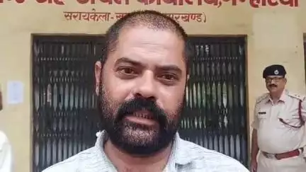 आदित्यपुर गम्हरिया: बलरामपुर में रास्ते की भूमि पर जबरन कब्जा कर निर्माण करने का मामला गम्हरिया अंचल कार्यालय पहुंचा