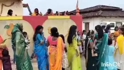 लातेहार: पहली सोमवारी पर जोरीसखुवा गांव के भक्तों ने कलश यात्रा निकालकर किया जलाभिषेक