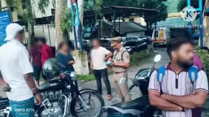 हल्द्वानी: पुलिस स्टेशन काठगोदाम की टीम ने यातायात नियमों के उल्लंघन पर की कार्रवाई, थाना प्रभारी पंकज जोशी ने दी जानकारी